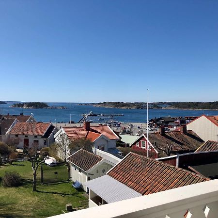Vacker Vaning Med Havsutsikt I Stroemstads Centrum. Bagian luar foto