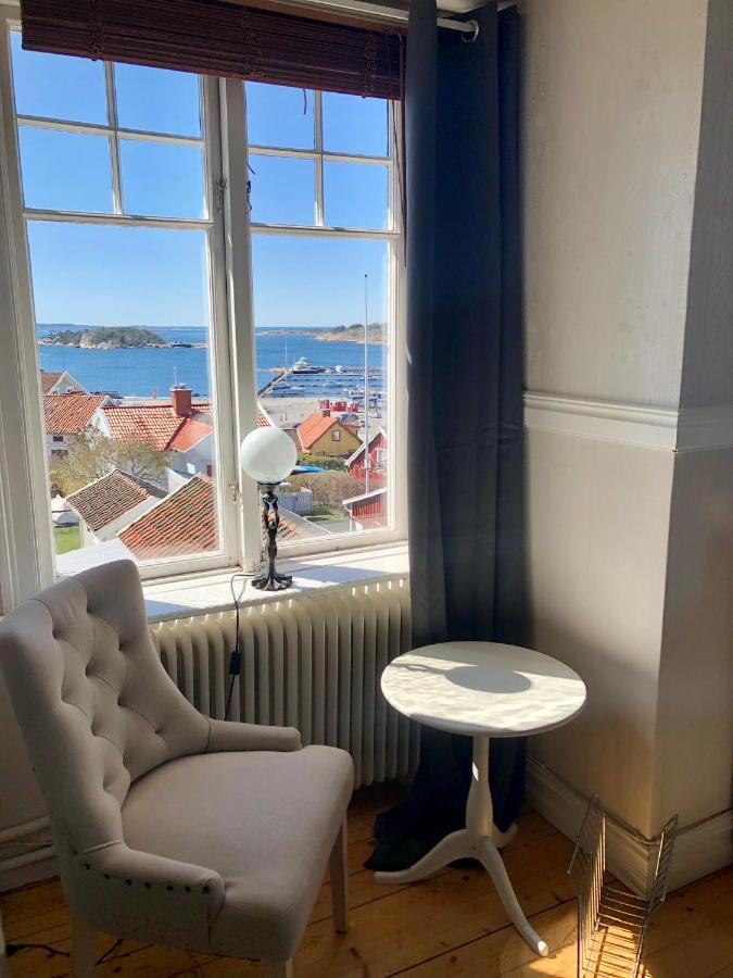 Vacker Vaning Med Havsutsikt I Stroemstads Centrum. Bagian luar foto