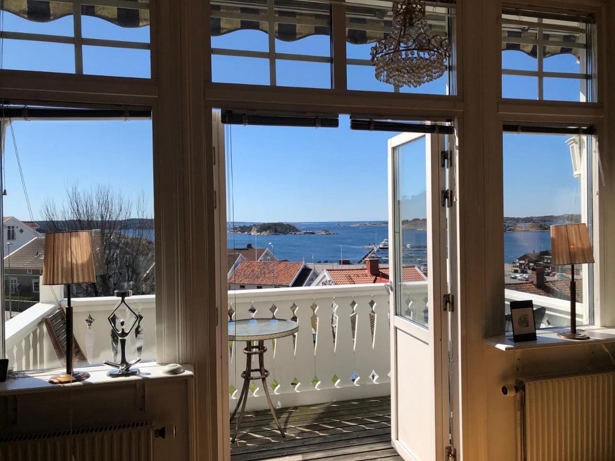 Vacker Vaning Med Havsutsikt I Stroemstads Centrum. Bagian luar foto