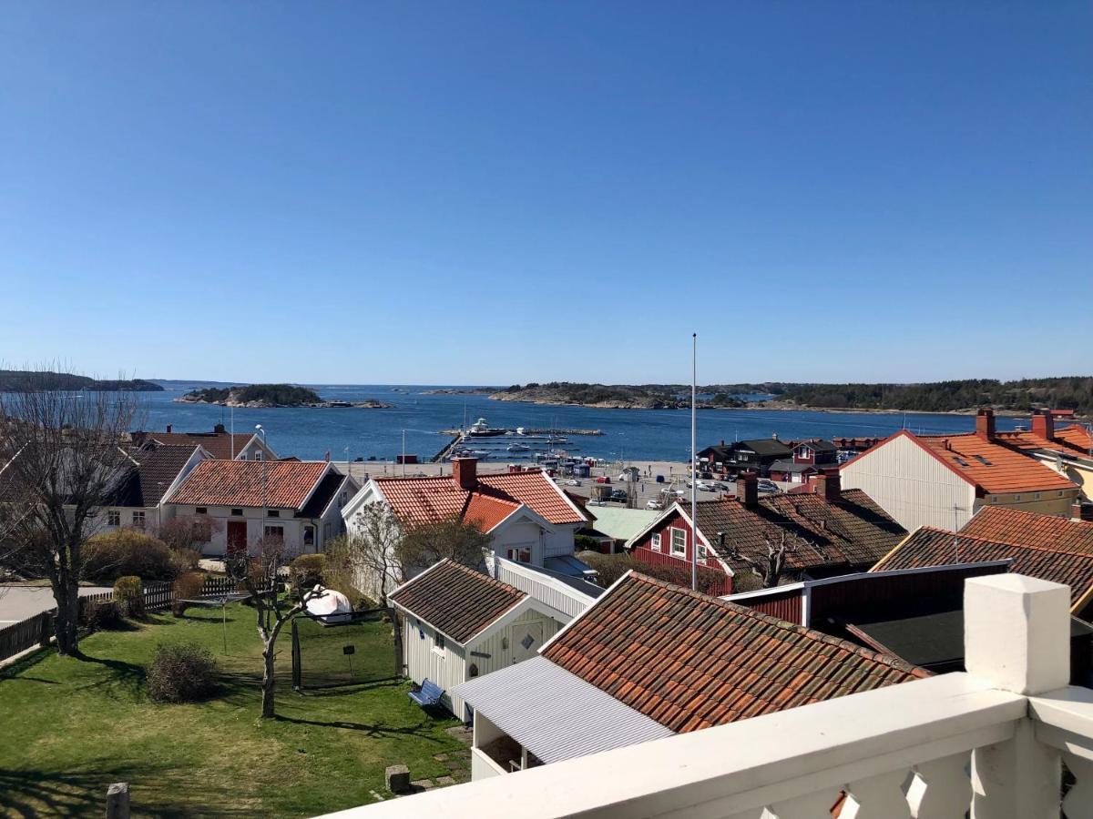 Vacker Vaning Med Havsutsikt I Stroemstads Centrum. Bagian luar foto