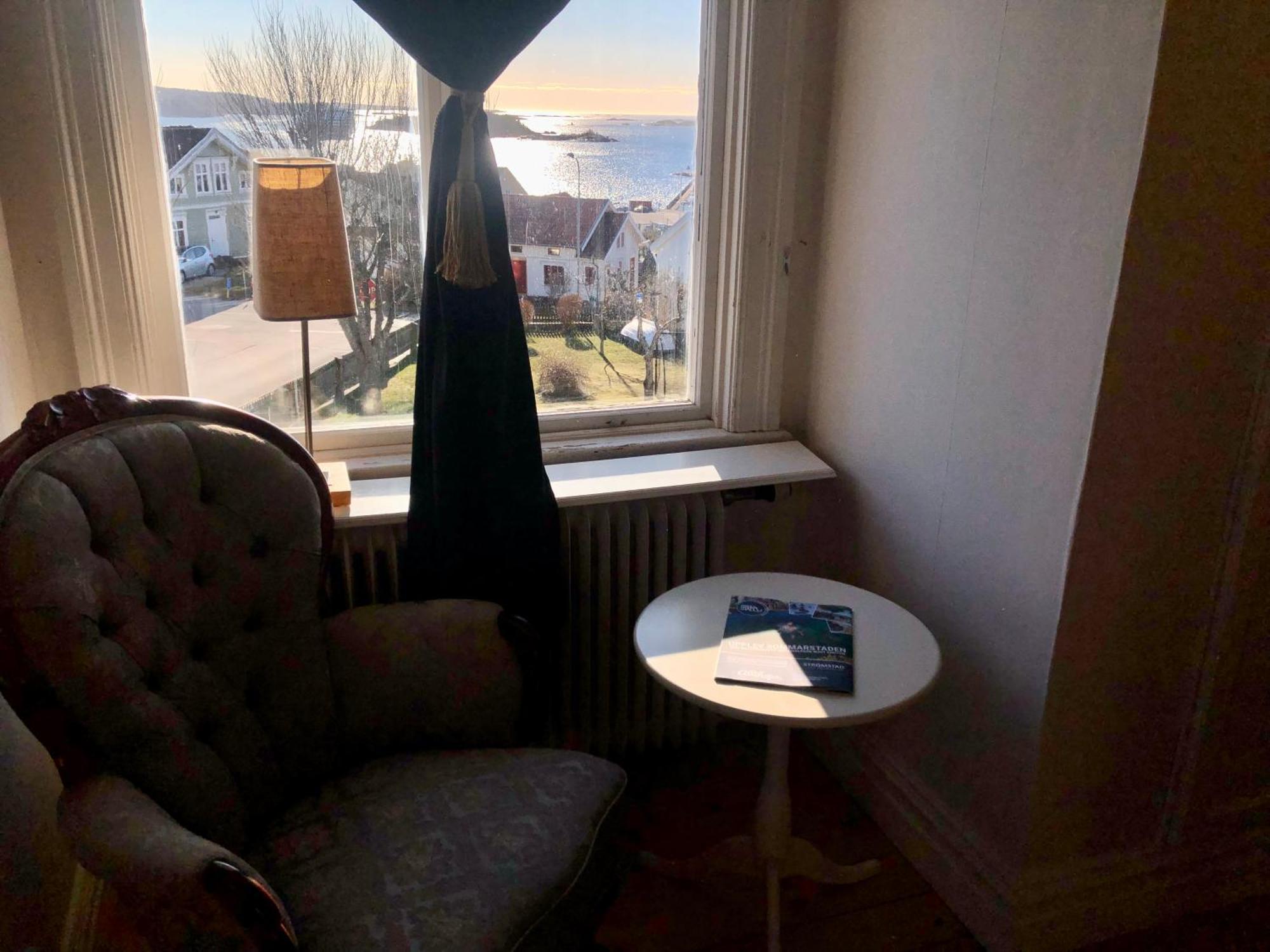 Vacker Vaning Med Havsutsikt I Stroemstads Centrum. Bagian luar foto